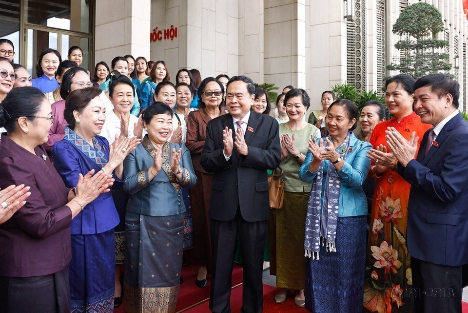 National Assembly Chairman Tran Thanh Man receives a delegation of women unions and female entrepreneurs from Laos and Cambodia, July 4, 2024, at the National Assembly Building. (Photo: VNA)