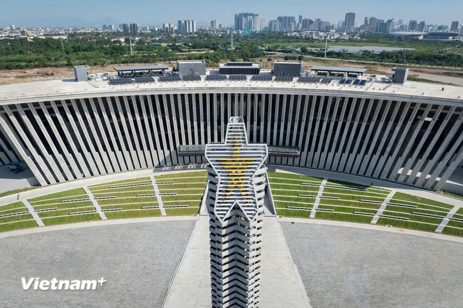 The top surface of the tower has a 60-degree incline and is in the shape of a five-pointed star, seeming to keep rising towards the sky. (Photo: VietnamPlus)