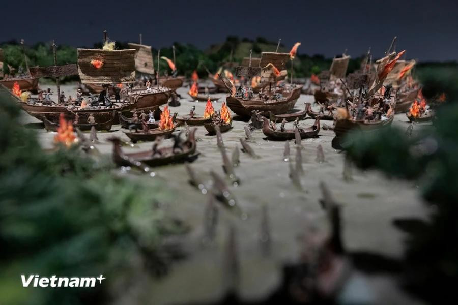 A miniature replica of the Bach Dang pole battlefield. In 938, the Ngo Quyen-led resistance war against the Southern Han troops secured victory following the strategic fight on the Bach Dang River. With this triumph, the country regained independence, putting an end to the over-1000-year period under the rule of invaders from the North. (Photo: VietnamPlus)