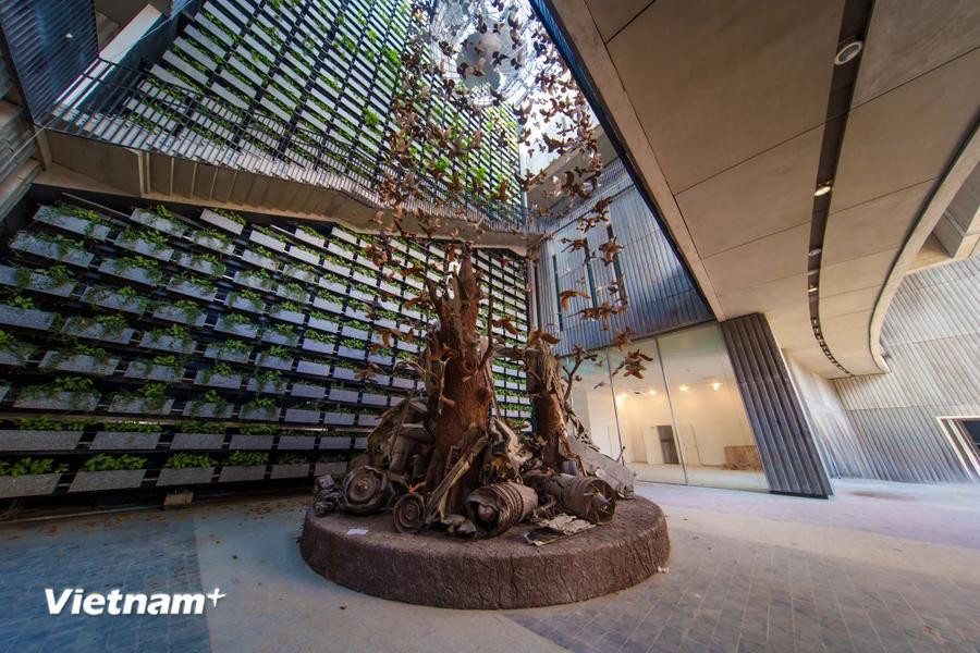 The wreckage of a B52 bomber shot down by the Vietnamese army and people in Hanoi. Architects turned part of the wreckage into a symbol of the aspiration for peace that features branches, buds, and doves flying up. (Photo: VietnamPlus)