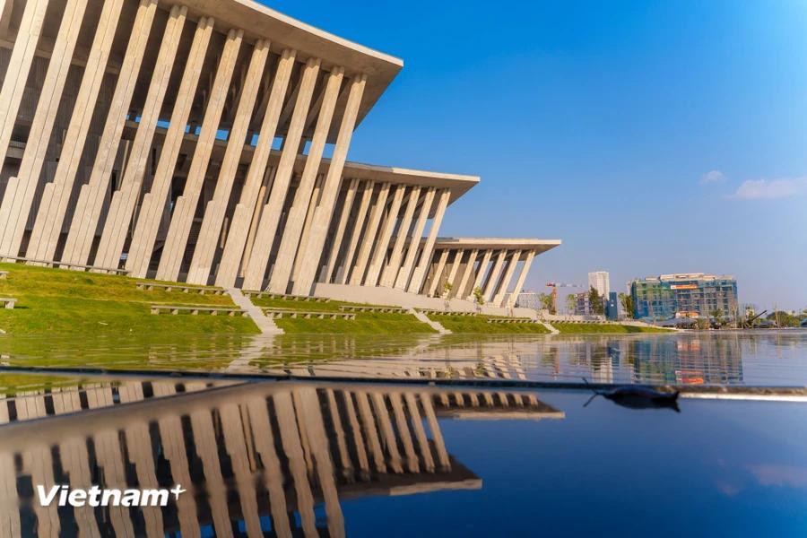Its architecture is inspired by the concept of “sky, land, and sea”, which are three natural factors forming the nation and also demonstrate the three main forces of the Vietnam People’s Army. (Photo: VietnamPlus)