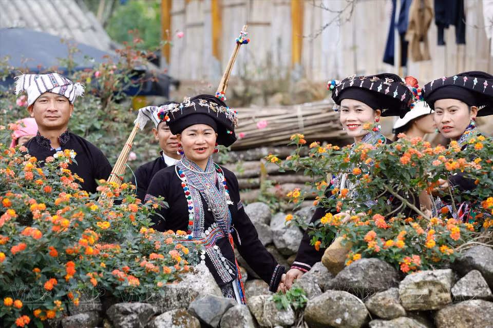Lao people choose their most beautiful traditional outfits to wear during festivals and celebrations. (Photo: VNP)