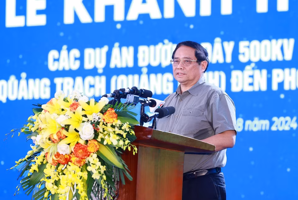 Prime Minister Pham Minh Chinh speaks at the inauguration ceremony of the 500kV Circuit-3 power transmission line project at the main section of Pho Noi in the northern province of Hung Yen. (Photo: VNA)