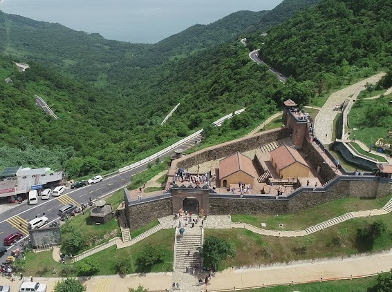 An aerial view of Hai Van Gate. (Photo: VNA)