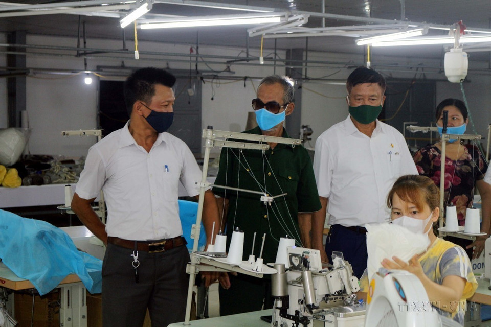 Nguyen Van Hung (left), from Tien Son commune, Duy Tien town, Ha Nam province, an indirect AO victim, whose father exposed to the agent during the wartime, has succeeded in developing his family's economy. (Photo: VNA)