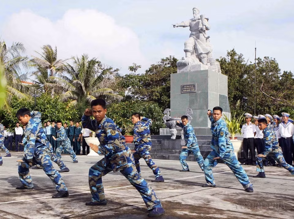 Soldiers on Nam Yet Island practice martial arts to stay fit and ready to fulfill their duties. (Photo: Duong Giang - VNA)