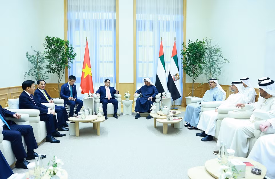 Prime Minister Pham Minh Chinh holds talks with President Mohamed bin Zayed Al Nahyan of the United Arab Emirates (UAE). (Photo: Duong Giang - VNA)