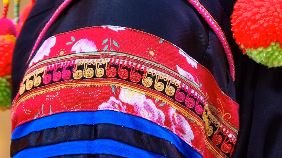 Intricate patterns decorate the shoulder of a Ha Nhi ethnic woman’s costume. (Photo: VNA)