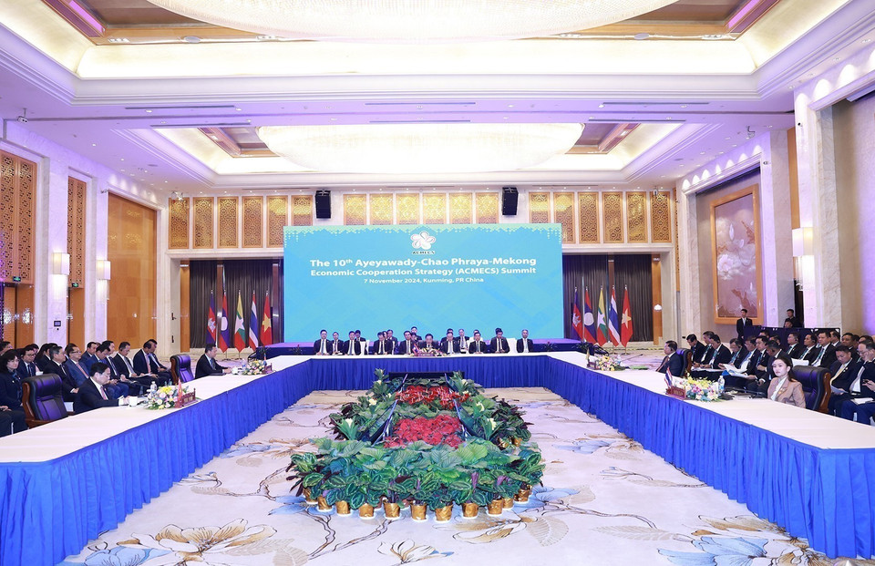 Prime Minister Pham Minh Chinh addresses the 10th Ayeyawady-Chao Phraya-Mekong Economic Cooperation Strategy (ACMECS) Summit in Yunnan, China on November 7. (Photo: VNA)