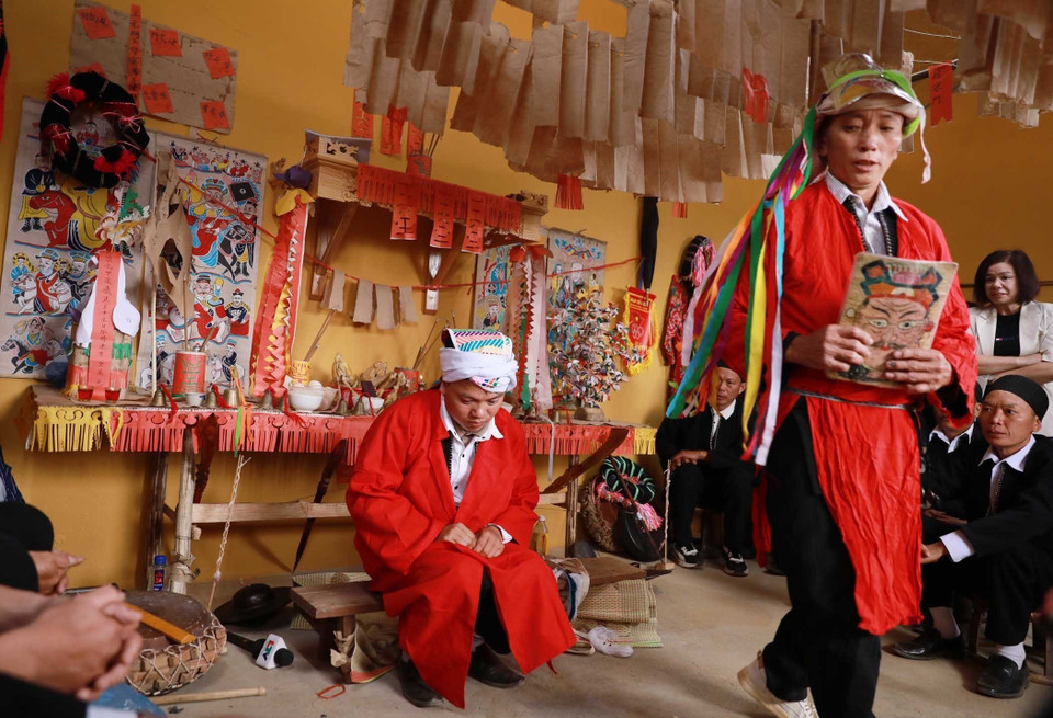 “Tu cai” ceremony is one of the highlights of the first Putaleng festival of Tam Duong District in 2024, aimed at preserving and promoting the traditional cultural identity of Dao ethnic people in connection with the development of cultural tourism.