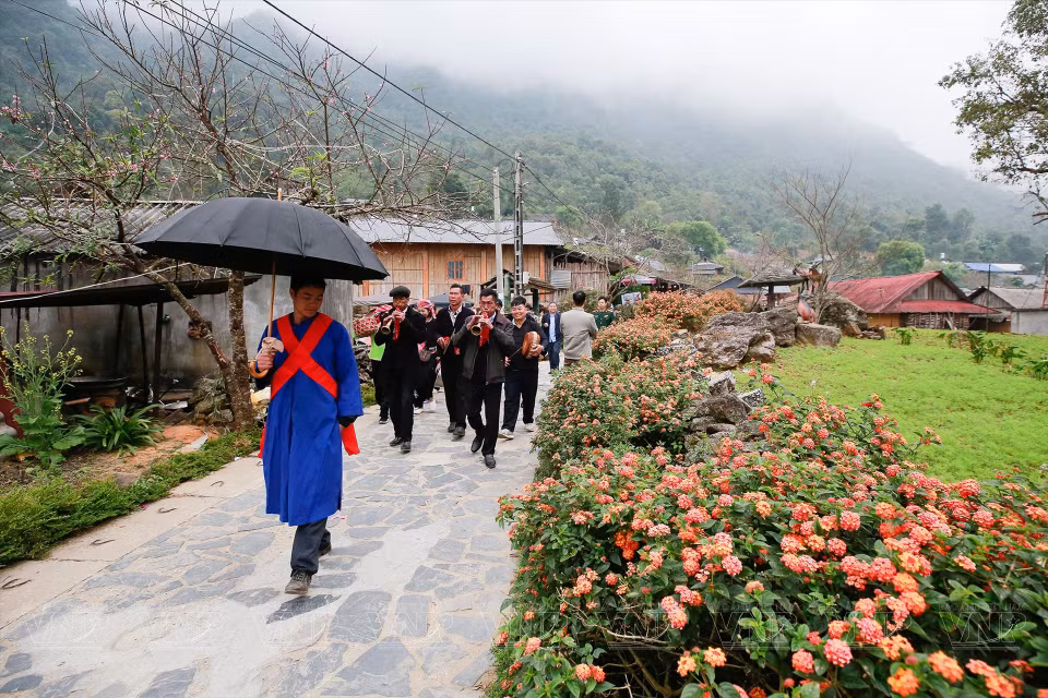 The Giay people place great importance on marriage and the continuation of their lineage. (Photo: VNP/VNA)
