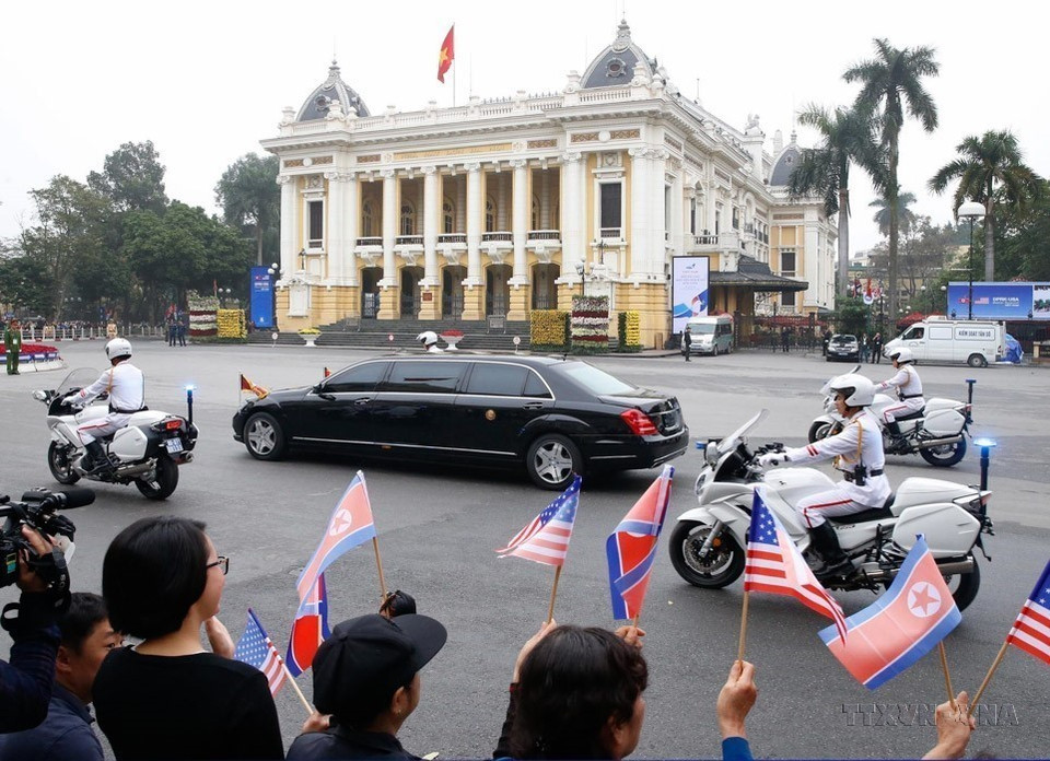 Hanoi is not only a secure and trustworthy destination but also an attractive meeting place for politicians and international friends. In the photo: The motorcade carrying leader of the Democratic People’s Republic of Korea (DPRK), Kim Jong-un, passes the August Revolution Square to meet US President Donald Trump for the second DPRK-US Summit held in Hanoi on February 28, 2019. (Photo: VNA)
