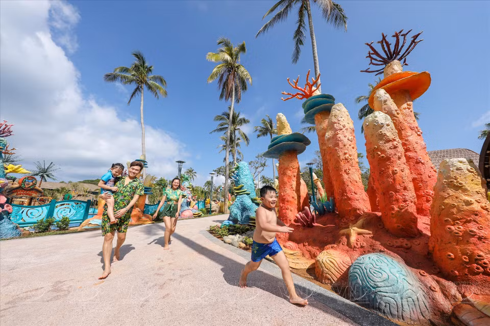 Visitors enjoy the water park area on Hon Thom island, developed by Sun Group. (Photo: Sun Group)