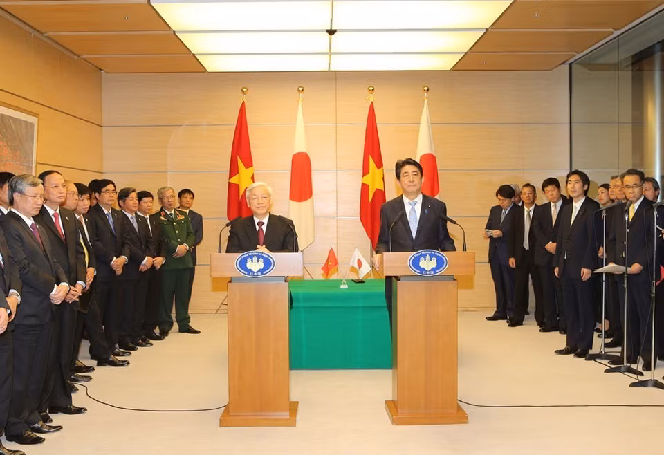 On September 15, 2015, during the official visit to Japan, Party General Secretary Nguyen Phu Trong and Japanese Prime Minister Shinzo Abe issue a joint vision statement on Vietnam-Japan relations (Photo: VNA).