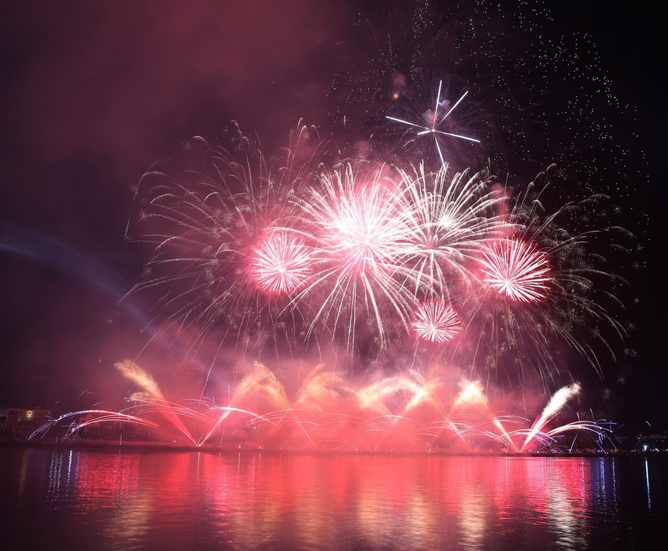 The Da Nang International Fireworks Festival (DIFF) 2024 will showcase five nights of fireworks displays, each corresponding to a specific theme. In the photo: Fireworks performance by the Da Nang - Vietnam team (Photo: VNA)