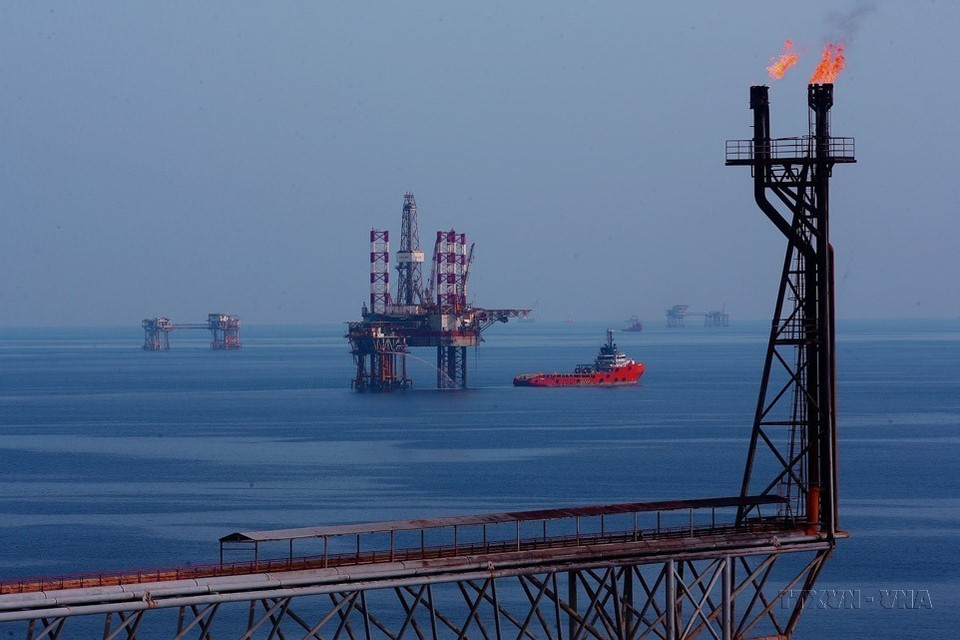 Russian investment projects have made significant contributions to Vietnam’s socio-economic development, notably the Vietsovpetro oil and gas joint venture. In the photo: Central Technology Platform No. 2 at the Bach Ho oil field, part of the Vietsovpetro joint venture. (Photo: VNA)