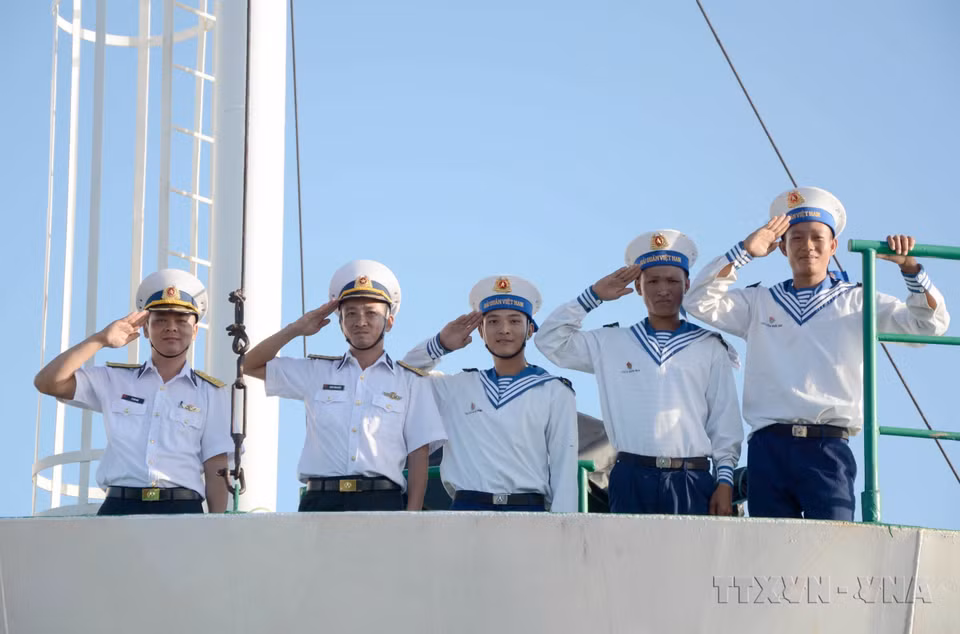 The Vietnam People’s Navy is the key force safeguarding the sovereignty of the sea, islands, and continental shelf of the Fatherland, ensuring a peaceful and stable environment for the nation and the region. (Photo: VNA)