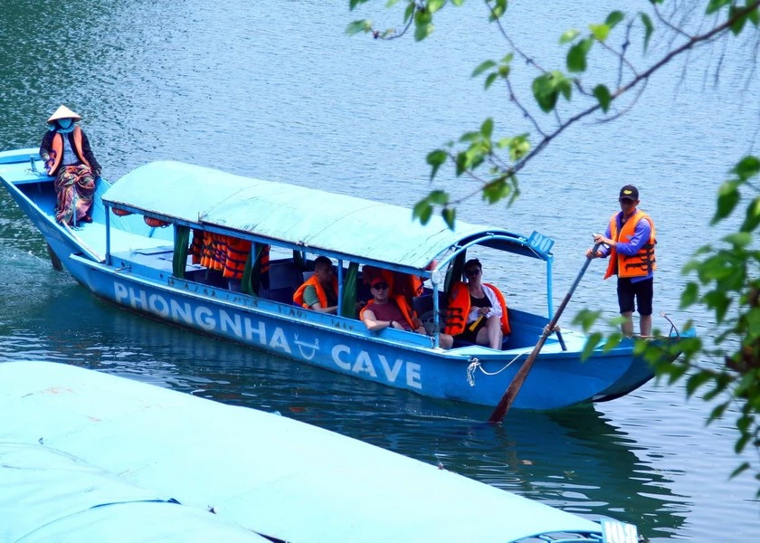 Tourists visit Phong Nha Cave in the Phong Nha-Ke Bang National Park. (Photo: Vietnamplus)