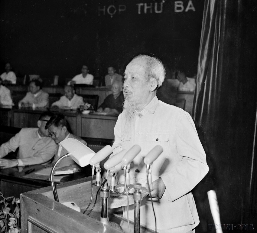 At the 3rd Session of the 3rd National Assembly, which opened on April 16, 1965, President Ho Chi Minh called on compatriots and soldiers around the country to step forward to defeat the US invaders. (Photo: VNA)