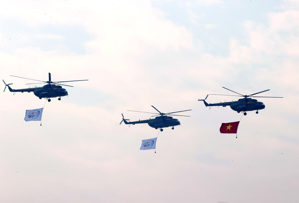 Helicopter squad performs at the rehearsal. (Photo: Van Diep - VNA)
