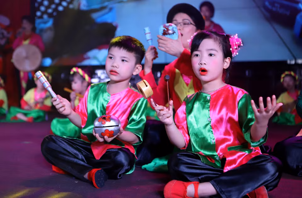 Thai Binh students perform Cheo melodies. (Photo: VNA)