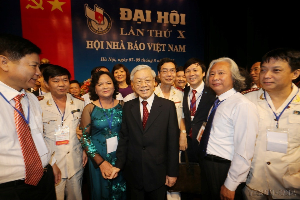 Party General Secretary Nguyen Phu Trong and delegates attending the 10th National Congress of the Vietnam Journalists Association of the 2015-2020 term. (Photo: VNA)
