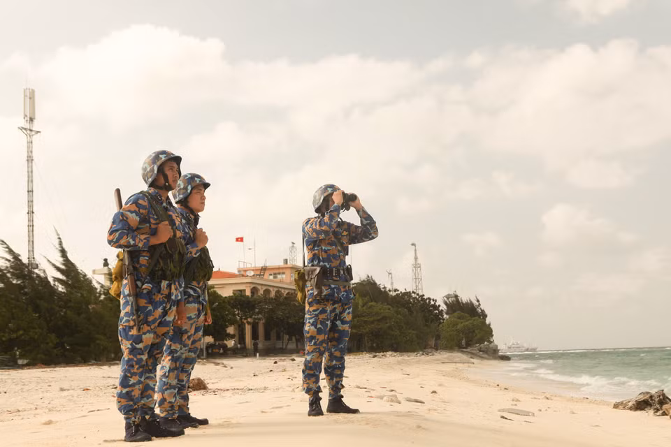The soldiers on guard and patrol duty are likened to the "eyes" of Truong Sa, vigilantly protecting the sovereignty and maintaining peace in the islands and seas. (Photo: VNA)