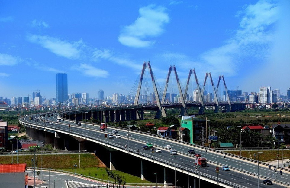 Hanoi’s urban landscape has become increasingly modern, with significant improvements in traffic congestion, contributing to socio-economic development. Infrastructure remains a top priority for investment and development, with a number of key projects completed and put into operation. (Photo: VNA)