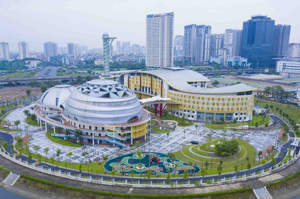 The Hanoi Children's Palace, located in the CV1 park area of the new urban area of Cau Giay in Nam Tu Liem district, is the largest and most modern project in Vietnam specifically designed for children. It meets the needs for learning, playing, entertainment, and physical training for children. (Photo: VNA)