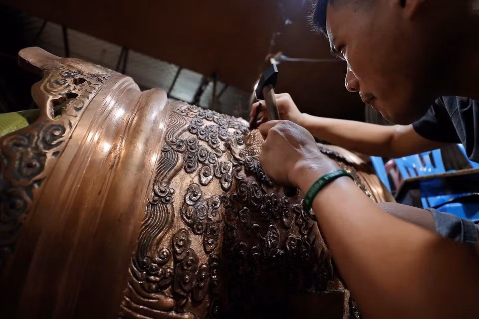 All production stages are done by hand, requiring the casters’ high skills. (Photo: VNA)