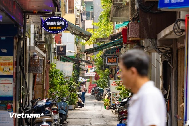 The name of this street originates from a historical story when the French broke through the citadel wall to create a convenient passage for trade and leisure activities at the Dong Thanh market in 1882. (Photo: VietnamPlus)