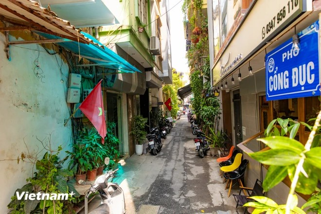 Cong Duc street is a narrow street, approximately 5m wide and 110m long, located in Hang Ma ward, Hoan Kiem district, Hanoi. (Photo: VietnamPlus)