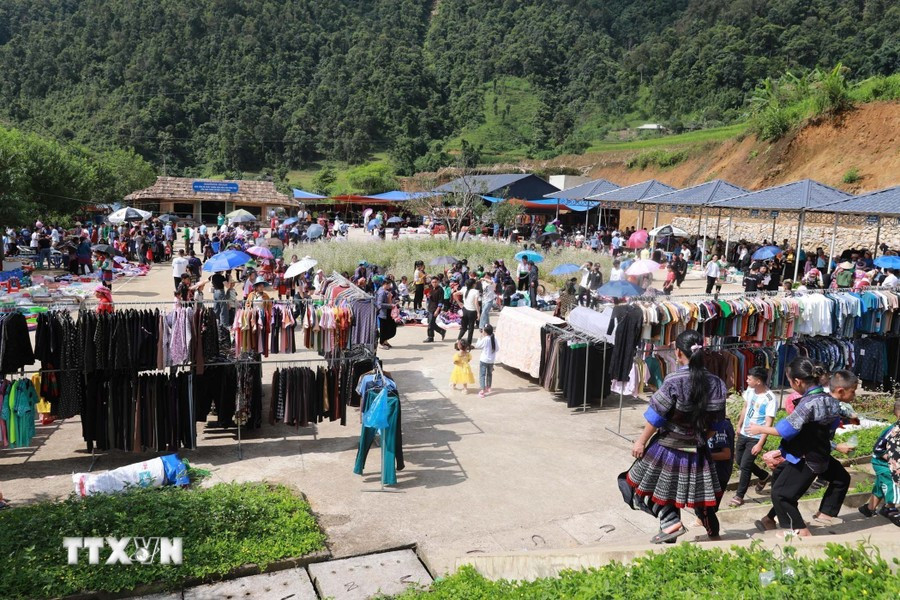 The Ta Mung market in Than Uyen district, Lai Chau province, is located at over 1,300 meters above sea level, offering a cool climate year-round. It is about 40 kilometers from the district centre. (Photo: VNA)
