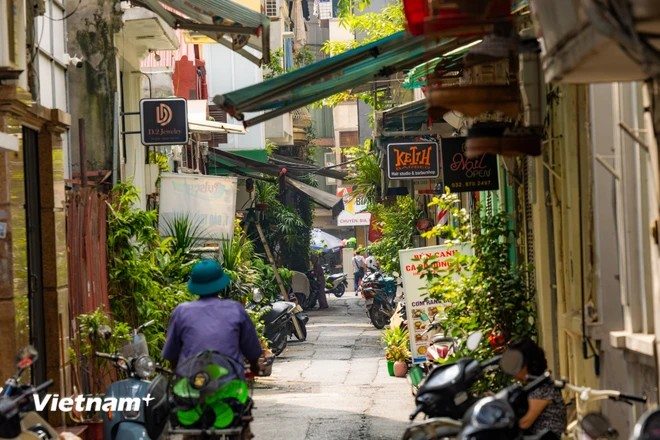 Cong Duc means the gate opening in the eastern city wall. Today, this small street nestles amidst the bustling city, maintaining its peaceful and serene charm. (Photo: Vietnam+)