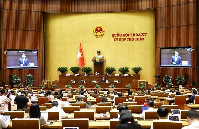 During the 9th sitting of the 15th National Assembly, lawmakers discuss a draft resolution on establishing an international financial centre (IFC) in Vietnam. (Photo: VNA) vna-potal-quoc-hoi-thao-luan-ve-trung-tam-tai-chinh-quoc-te-tai-viet-nam-8088221.jpg
