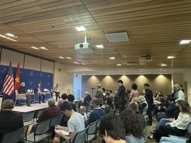 The event hall was filled with energy as more than 100 scholars and students registered to attend the dialogue. (Photo: VNA) vna-potal-doi-thoai-tai-my-nhan-ky-niem-30-nam-binh-thuong-hoa-quan-he-giua-hai-nuoc-7881127.jpg
