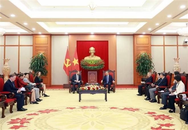 Party General Secretary To Lam suggests US-based Pacifico Energy (PE) further expand its cooperation and investment in Vietnam, including new energy transition projects, while expediting ongoing initiatives. (Photo: VNA) vna-potal-tong-bi-thu-to-lam-tiep-chu-tich-tap-doan-pacifico-energy-7913312.jpg