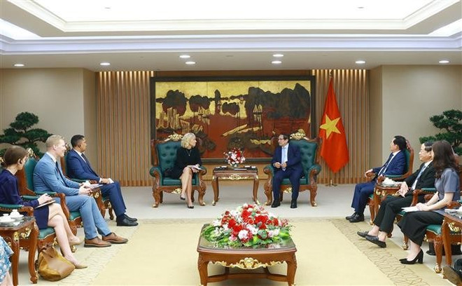 Prime Minister Pham Minh Chinh calls on SYRE to invest in developing a green and sustainable textile industry in Vietnam. (Photo: VNA) vna-potal-thu-tuong-tiep-chu-tich-tap-doan-syre-thuy-dien-7990791.jpg