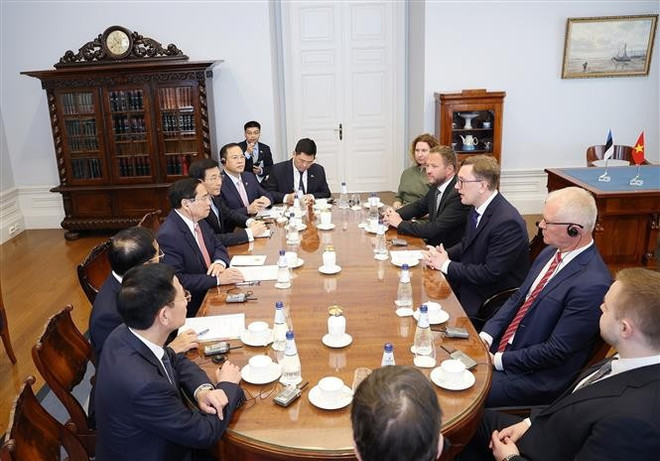 Vietnamese PM Pham Minh Chinh holds talks with his Estonian counterpart Kristen Michal in Tallinn on June 6, 2025. (Photo: VNA) vna-potal-thu-tuong-pham-minh-chinh-hoi-dam-voi-thu-tuong-cong-hoa-estonia-kristen-michal-8077052.jpg