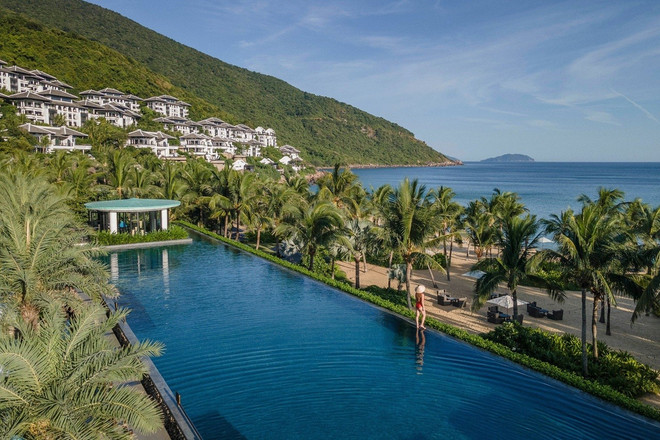 Sun Group brings many high-class entertainment and resort projects across Vietnam, including InterContinental Danang Sun Peninsula Resort, which is honoured three times as the World's Leading Luxury Resort. (Photo: Sun Group)