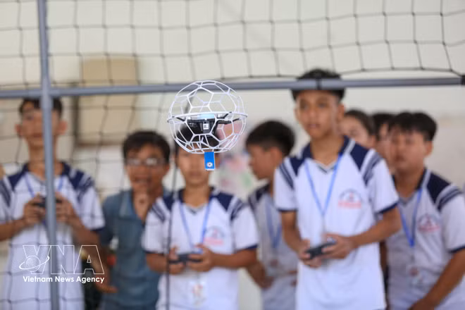 vnanet-potal-soi-dong-san-choi-cong-nghe-drone-soccer-2026-dau-tien-tai-tay-ninh-8682975.jpg