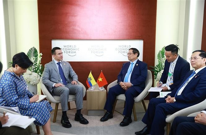 Prime Minister Pham Minh Chinh meets with Ecuadorian President Daniel Noboa on the sidelines of the 16th Annual Meeting of the New Champions of the World Economic Forum (WEF) in Tianjin city, China, June 25, 2025. (Photo: VNA) vna-potal-thu-tuong-pham-minh-chinh-gap-tong-thong-ecuador-daniel-noboa-8111968.jpg