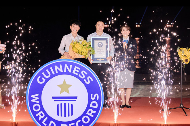 The show sets two unprecedented world records. (Photo: Sun Group) show-ban-giao-huong-dao-xanh-xac-lap-2-ky-luc-the-gioi-2.jpg