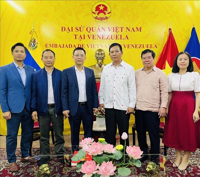 vna-potal-viet-nam-e28093-venezuela-tang-cuong-doi-ngoai-nhan-dan-stand-1.jpg