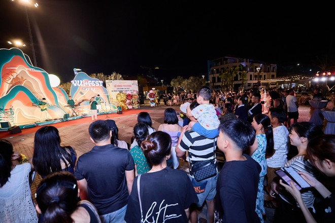 Vui-Fest Night Market (Photo: Sun Group) khah8536.jpg