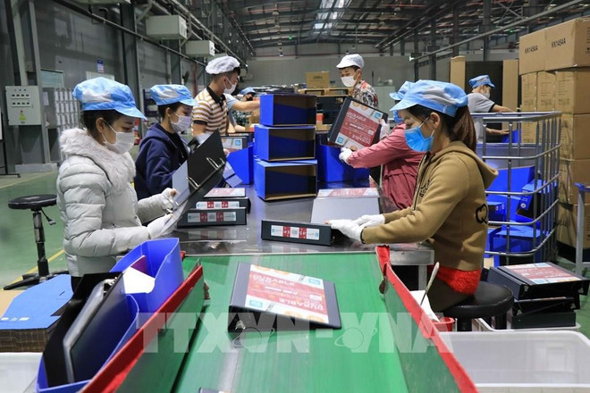 Workers at a factoiry in the Yen Phong Industrial Park, Bac Ninh province (Photo: VNA) 100714-bac-ninh-linh-hoat-sang-tao-trong-thu-hut-cac-du-an-dau-tu.jpg
