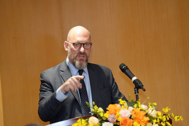 Richard D. McClellan, former Country Director of the Tony Blair Institute in Vietnam, is currently an independent economist and strategic advisor in economic policy, financial sector development, and investment strategies. (Photo: VietnamPlus) z6510031542989-844255efb8d536f5f09dcbfe7770f7a2.jpg