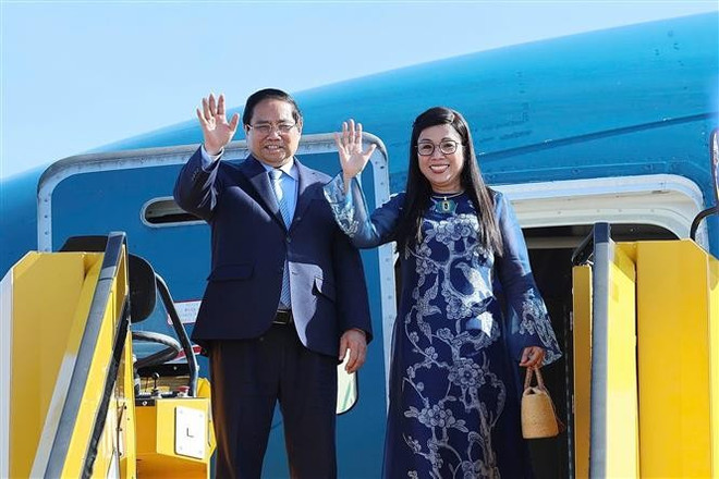 PM Pham Minh Chinh and his spouse leave Stockholm for Hanoi, successfully concluding their official visit to Sweden. (Photo: VNA) vna-potal-thu-tuong-ket-thuc-chuyen-tham-chinh-thuc-thuy-dien-8091235.jpg