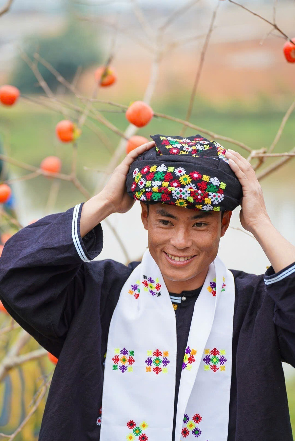The uniqueness of Dao Tien attire lies in the traditional hand-embroidered patterns and their mastery of indigo dyeing techniques, which have been passed down for generations. (Photo: VNA)