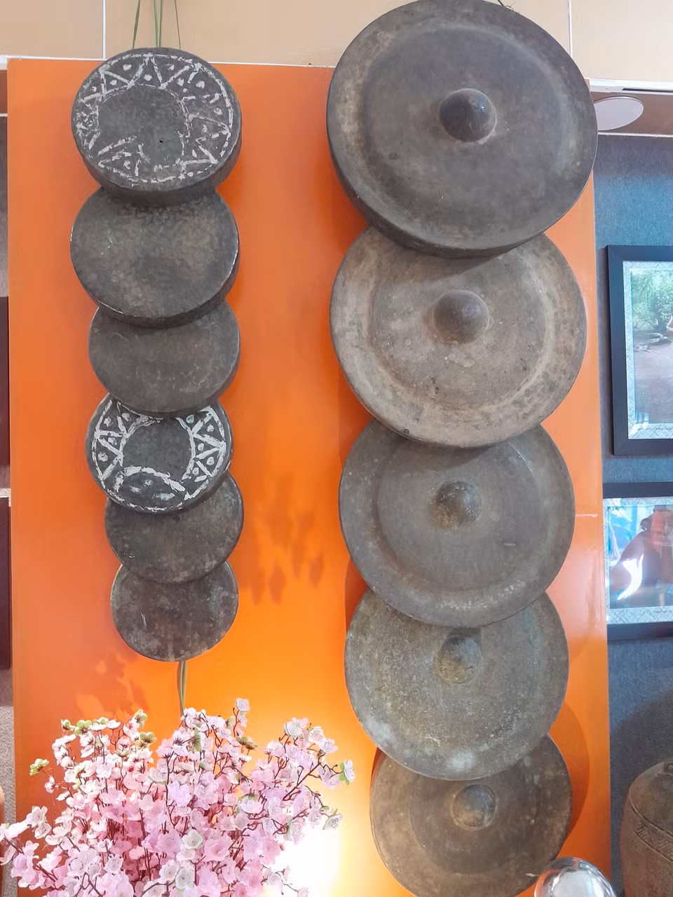 Gongs – a signature musical instrument of the S’tieng culture. (Photo: VNA)
